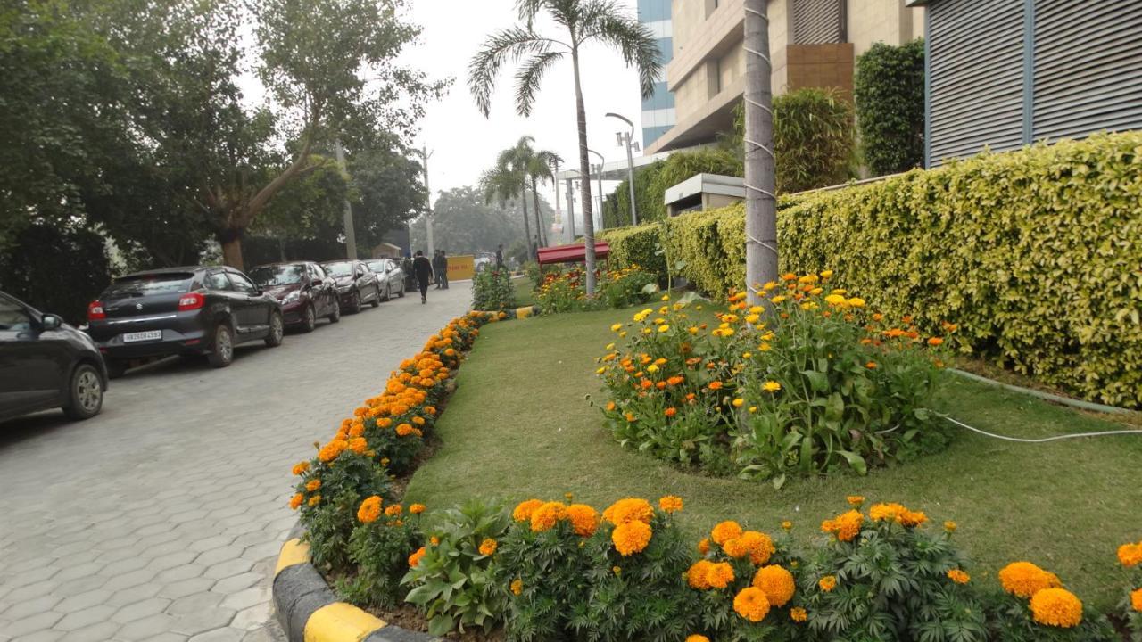 Ramada Gurgaon Central Extérieur photo
